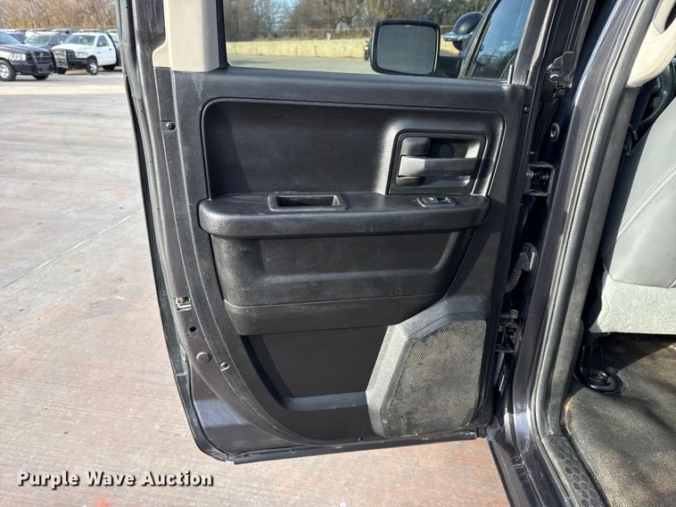 image for item ES5528 2019 RAM 1500 Ext. Cab pickup truck