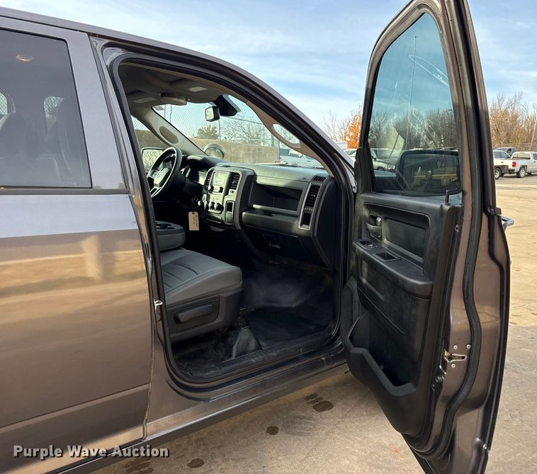 image for item ES5528 2019 RAM 1500 Ext. Cab pickup truck