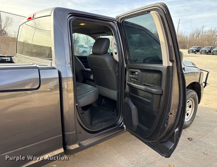 image for item ES5533 2019 RAM 1500 Ext. Cab pickup truck