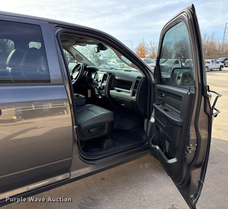 image for item ES5535 2019 RAM 1500 Ext. Cab pickup truck