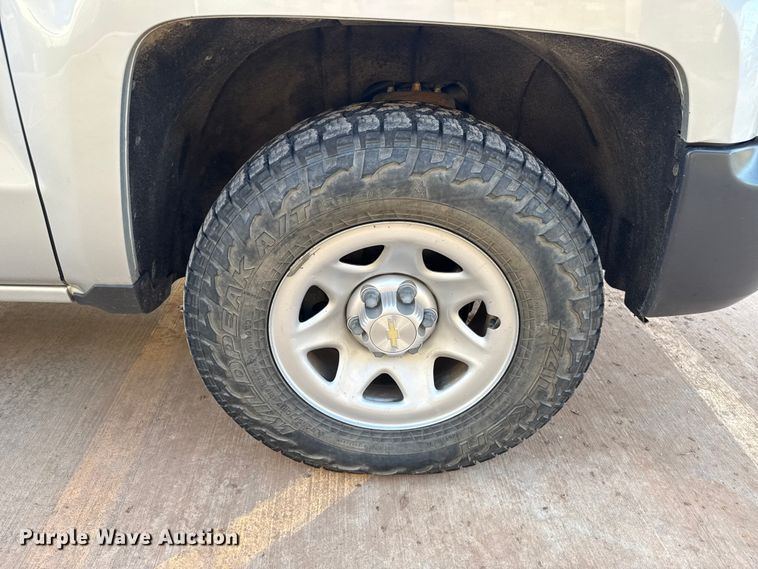 image for item ES5549 2016 Chevrolet Silverado 1500 Ext. Cab pickup truck