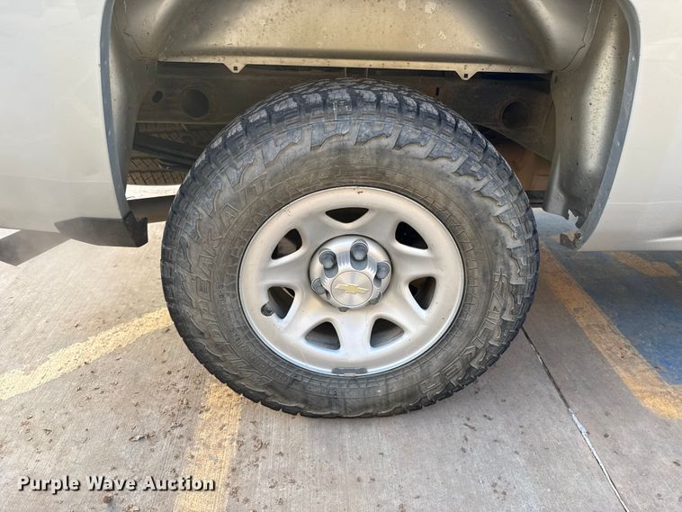 image for item ES5549 2016 Chevrolet Silverado 1500 Ext. Cab pickup truck