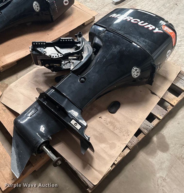 image for item ES5581 2005 Mercury Big Foot outboard engine