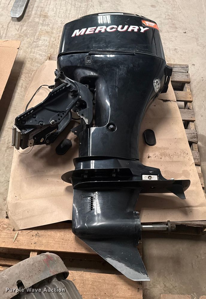 image for item ES5581 2005 Mercury Big Foot outboard engine