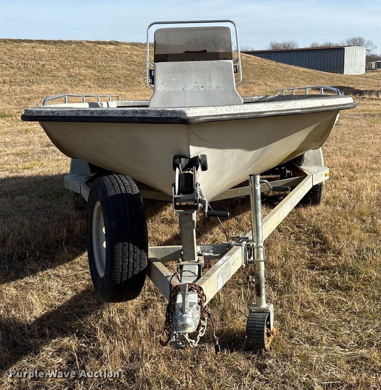 image for item ET7469 1994 Predator 196 boat