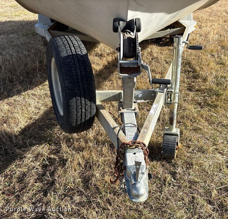 image for item ET7469 1994 Predator 196 boat