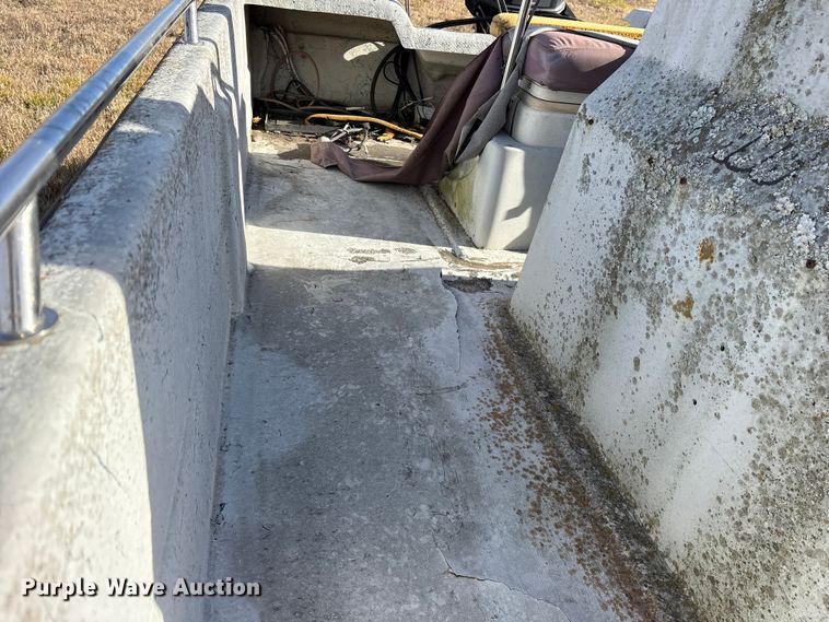 image for item ET7469 1994 Predator 196 boat