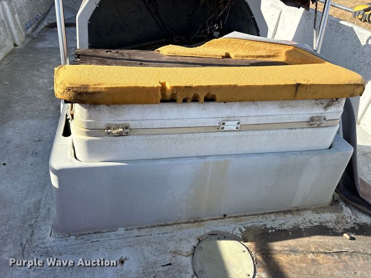 image for item ET7469 1994 Predator 196 boat