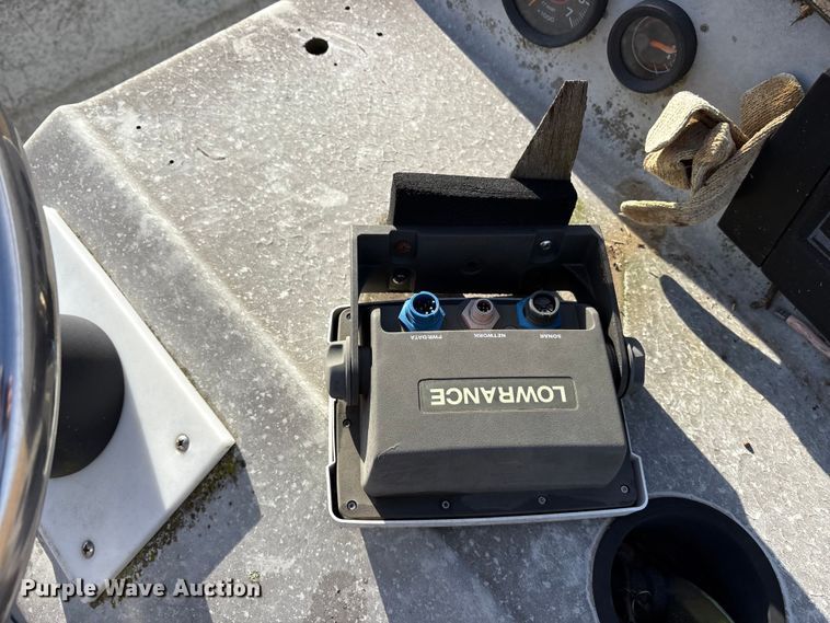 image for item ET7469 1994 Predator 196 boat