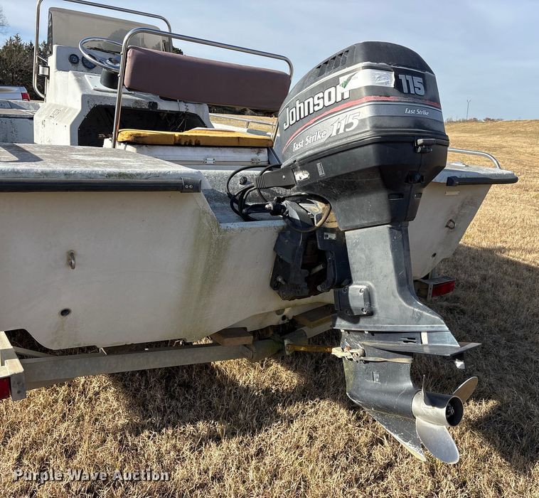 image for item ET7469 1994 Predator 196 boat