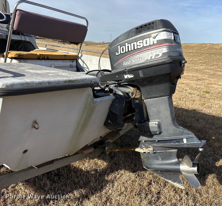 image for item ET7469 1994 Predator 196 boat