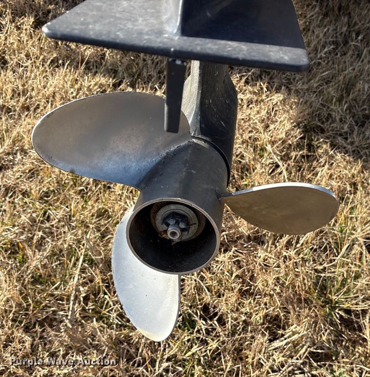 image for item ET7469 1994 Predator 196 boat