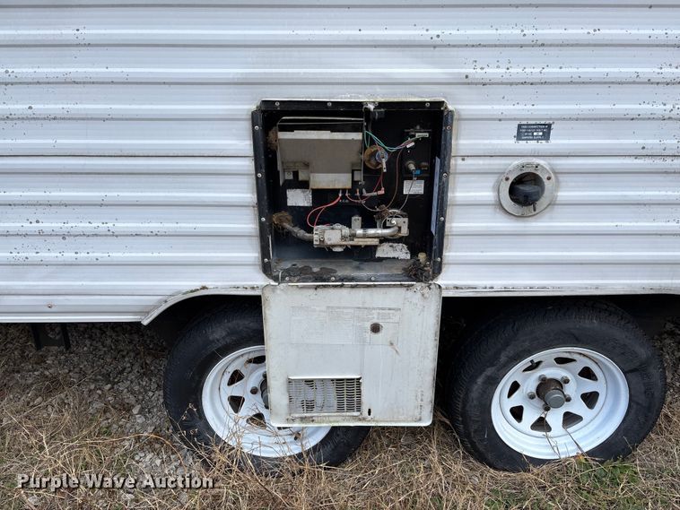 image for item FI1570 2005 Gulf Stream Cavalier camper