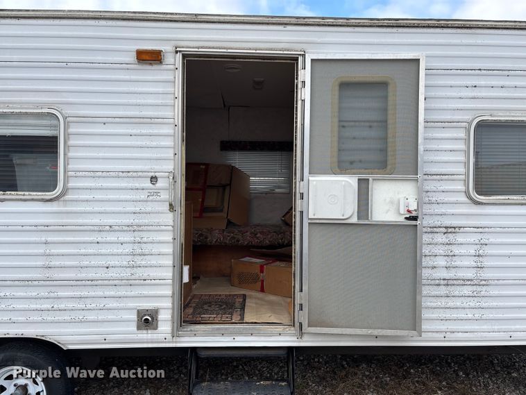 image for item FI1570 2005 Gulf Stream Cavalier camper