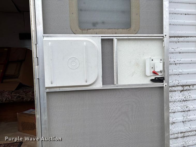 image for item FI1570 2005 Gulf Stream Cavalier camper