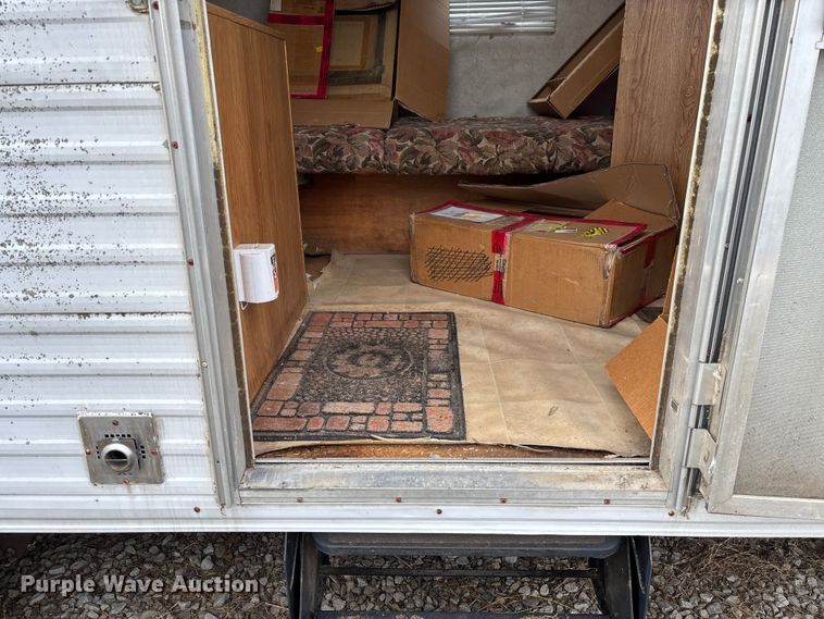 image for item FI1570 2005 Gulf Stream Cavalier camper