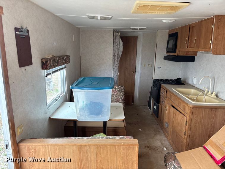 image for item FI1570 2005 Gulf Stream Cavalier camper