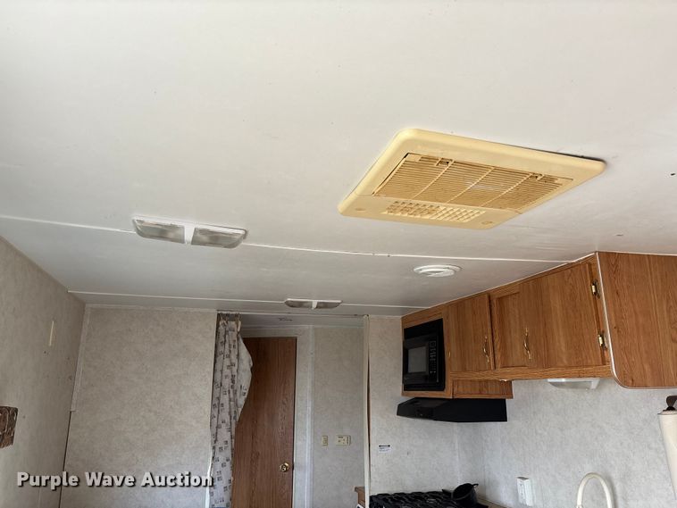 image for item FI1570 2005 Gulf Stream Cavalier camper