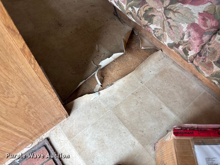 image for item FI1570 2005 Gulf Stream Cavalier camper