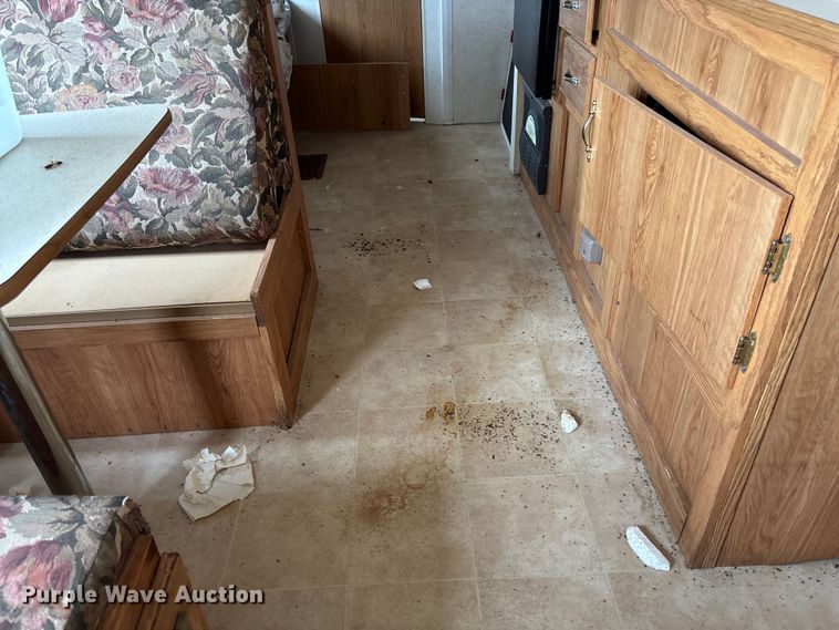 image for item FI1570 2005 Gulf Stream Cavalier camper