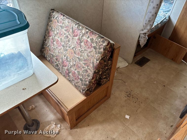 image for item FI1570 2005 Gulf Stream Cavalier camper