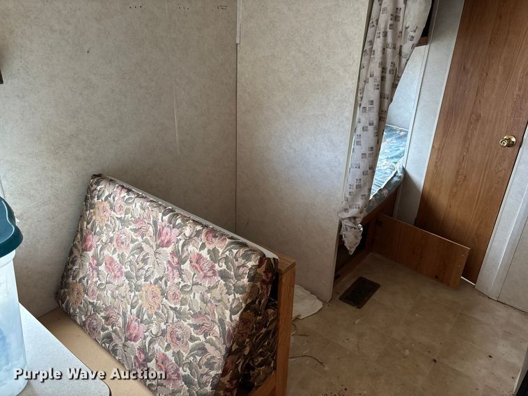 image for item FI1570 2005 Gulf Stream Cavalier camper