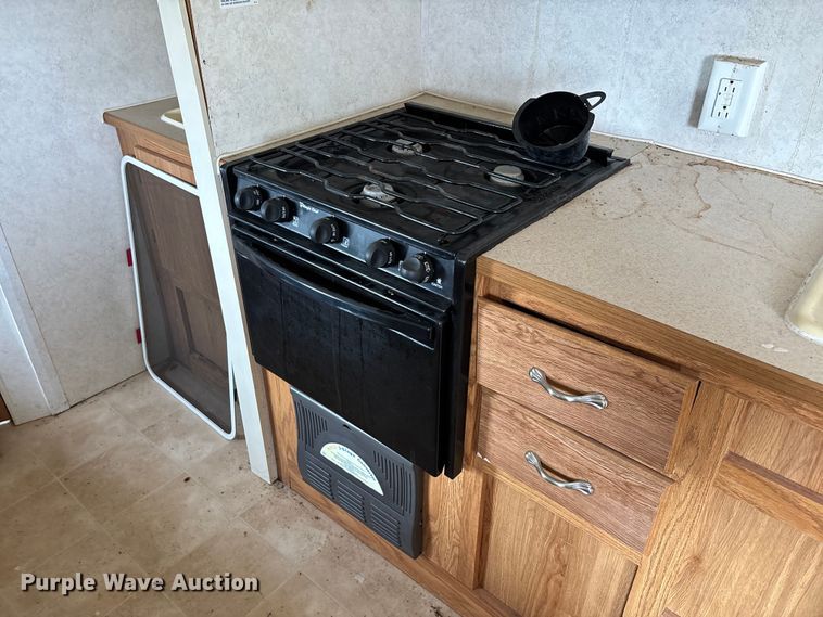 image for item FI1570 2005 Gulf Stream Cavalier camper