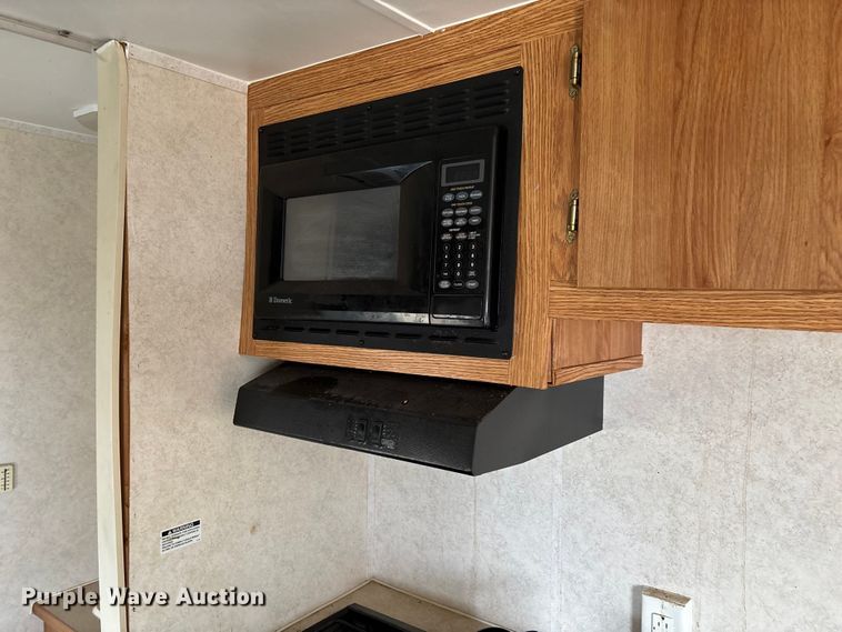 image for item FI1570 2005 Gulf Stream Cavalier camper