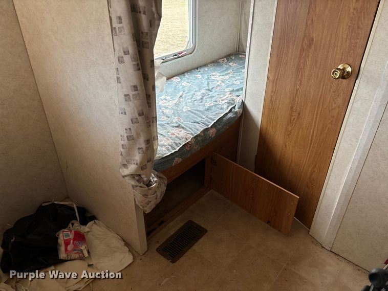 image for item FI1570 2005 Gulf Stream Cavalier camper