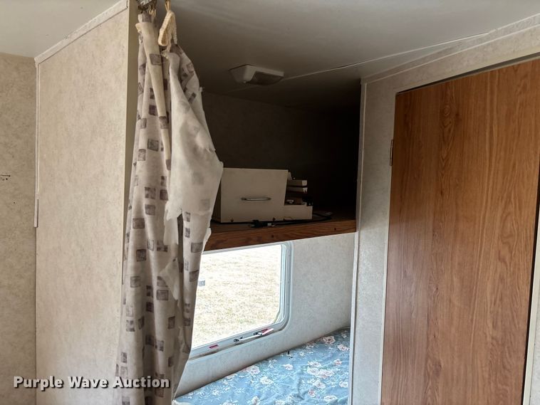 image for item FI1570 2005 Gulf Stream Cavalier camper