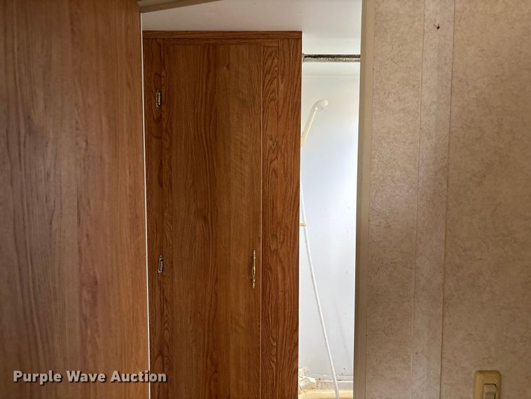 image for item FI1570 2005 Gulf Stream Cavalier camper