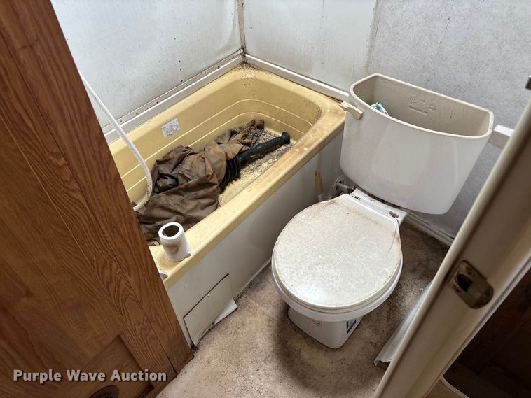 image for item FI1570 2005 Gulf Stream Cavalier camper