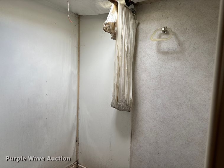 image for item FI1570 2005 Gulf Stream Cavalier camper