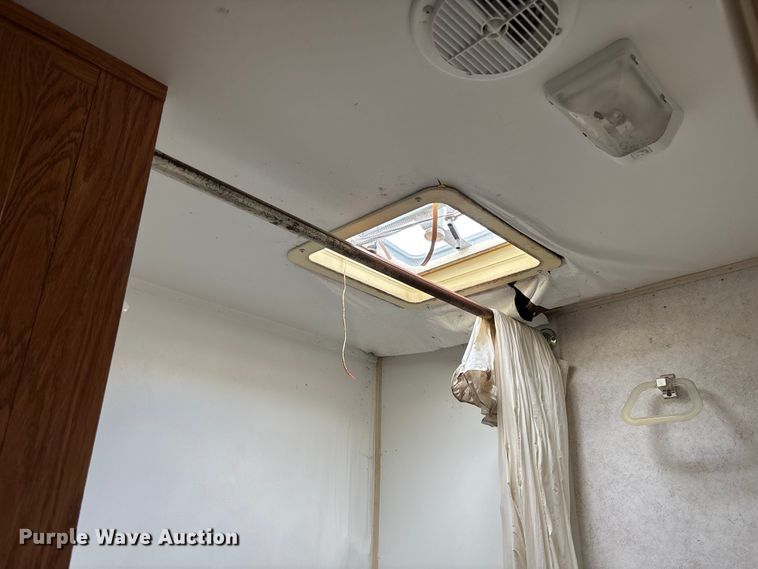 image for item FI1570 2005 Gulf Stream Cavalier camper