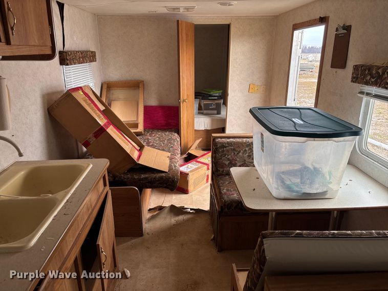 image for item FI1570 2005 Gulf Stream Cavalier camper