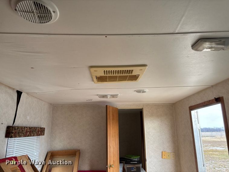 image for item FI1570 2005 Gulf Stream Cavalier camper