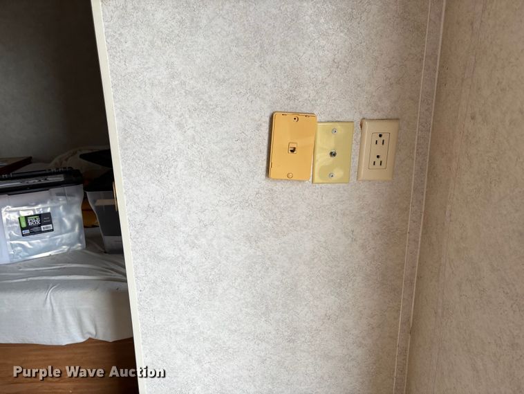 image for item FI1570 2005 Gulf Stream Cavalier camper