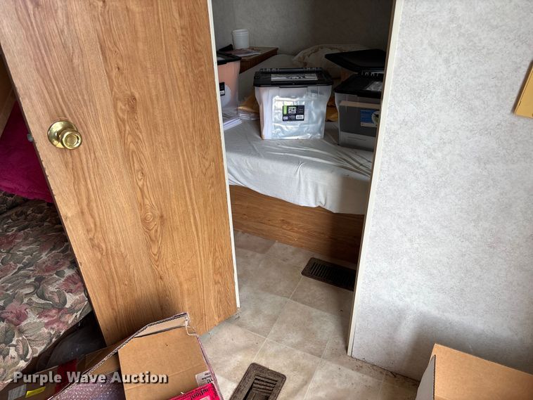 image for item FI1570 2005 Gulf Stream Cavalier camper