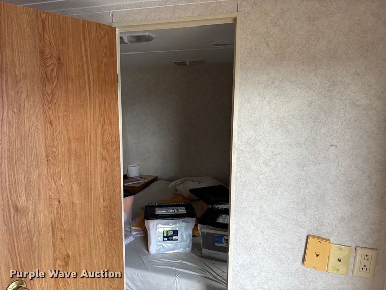 image for item FI1570 2005 Gulf Stream Cavalier camper