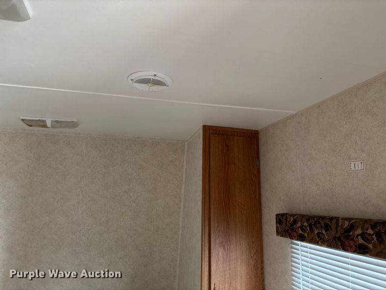 image for item FI1570 2005 Gulf Stream Cavalier camper