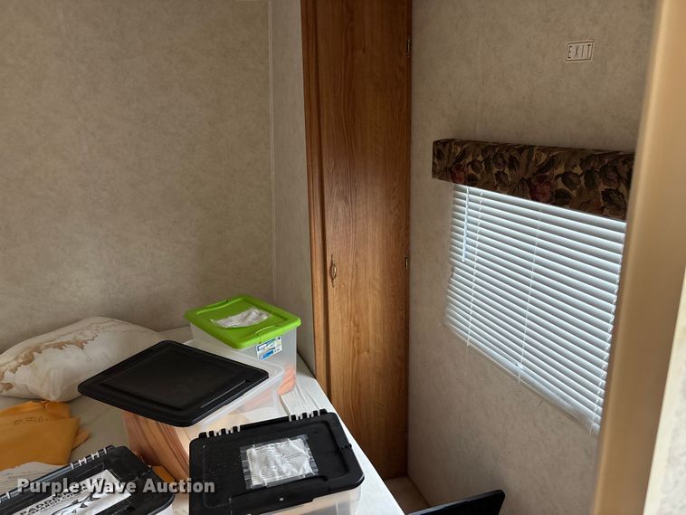 image for item FI1570 2005 Gulf Stream Cavalier camper