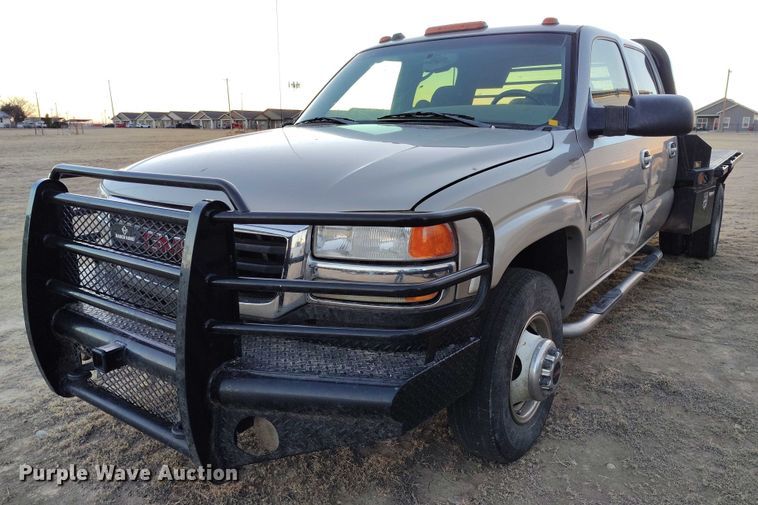 image for item DT0827 2005 GMC Sierra 3500 SLE Crew Cab flatbed pickup truck
