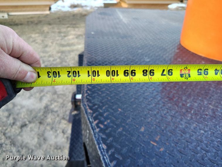 image for item DT0827 2005 GMC Sierra 3500 SLE Crew Cab flatbed pickup truck