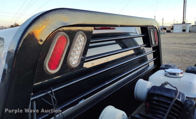 image for item DT0827 2005 GMC Sierra 3500 SLE Crew Cab flatbed pickup truck