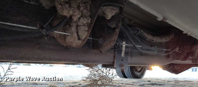 image for item DT0827 2005 GMC Sierra 3500 SLE Crew Cab flatbed pickup truck