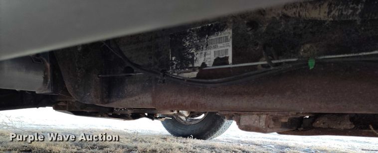 image for item DT0827 2005 GMC Sierra 3500 SLE Crew Cab flatbed pickup truck