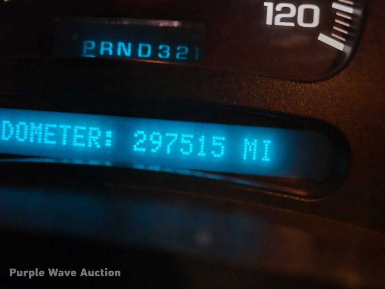 image for item DT0827 2005 GMC Sierra 3500 SLE Crew Cab flatbed pickup truck