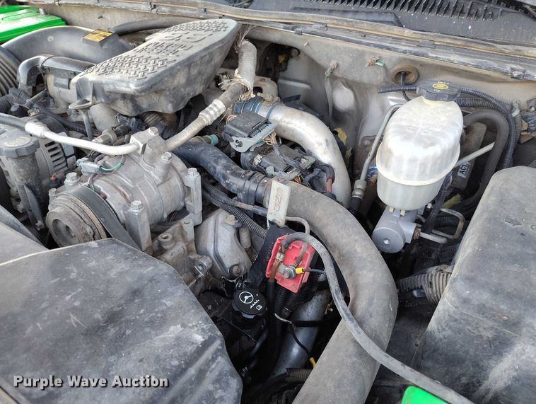 image for item DT0827 2005 GMC Sierra 3500 SLE Crew Cab flatbed pickup truck