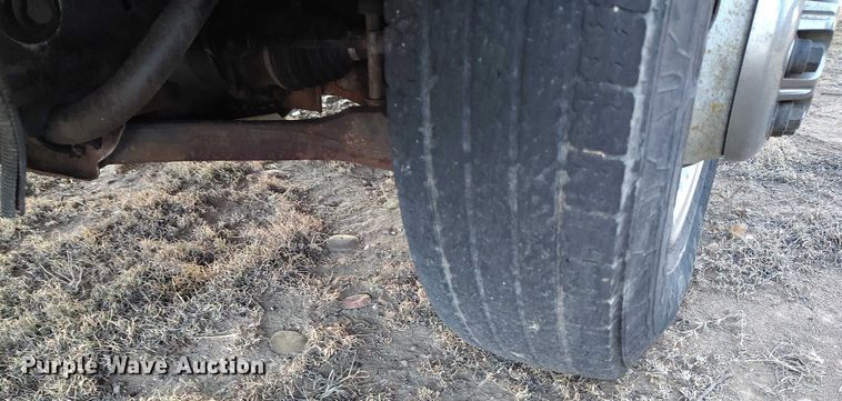 image for item DT0827 2005 GMC Sierra 3500 SLE Crew Cab flatbed pickup truck