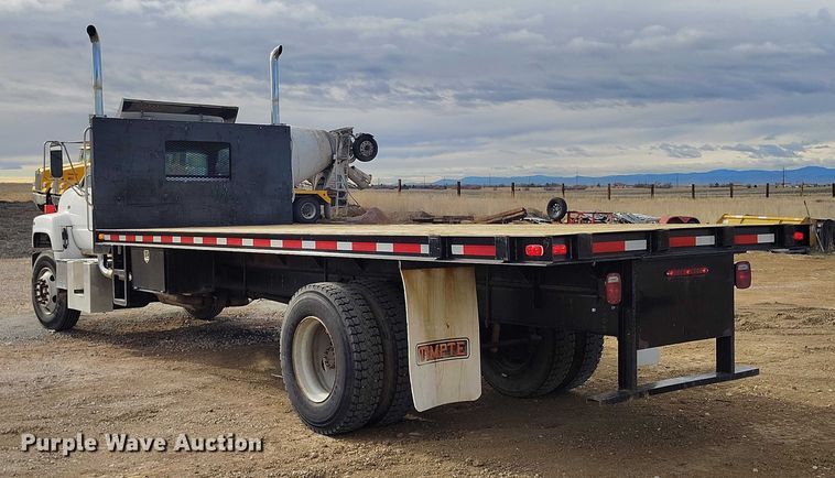 image for item DT0828 1995 Chevrolet Kodiak C6500 flatbed truck